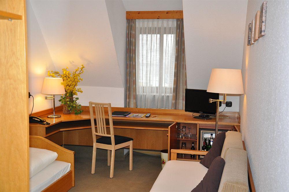 Donzdorf Gaestehaus Becher מראה חיצוני תמונה